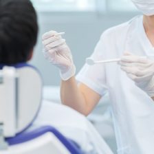 武蔵中原の歯医者、中林デンタルケアークリニックで歯のクリーニングのやりすぎのリスクついての解説