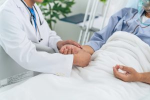 武蔵中原の歯医者、中林デンタルケアークリニックで周術期等口腔機能管理についての解説