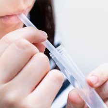 武蔵中原の歯医者、中林デンタルケアークリニックで唾液がねばつく原因と対策を解説