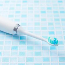 武蔵中原の歯医者、中林デンタルケアークリニックで電動歯ブラシについて解説